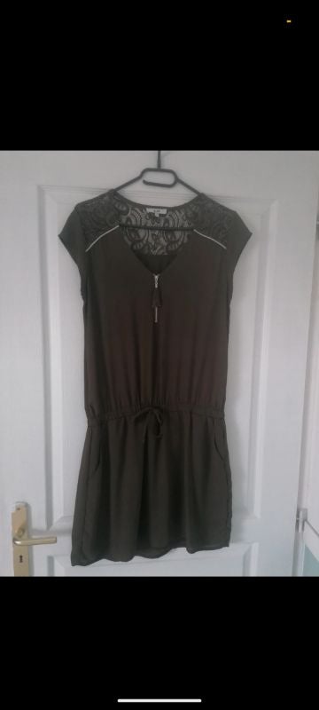 Robe kaki