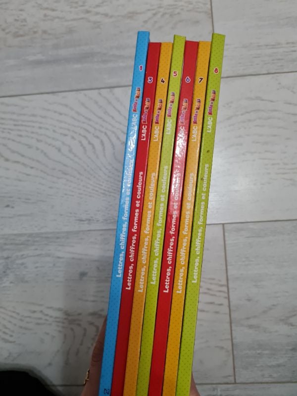 Lot 7 livres Masha et Micka