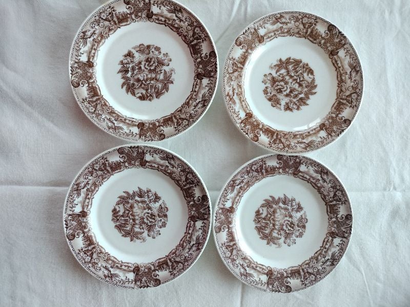 4 petites assiettes