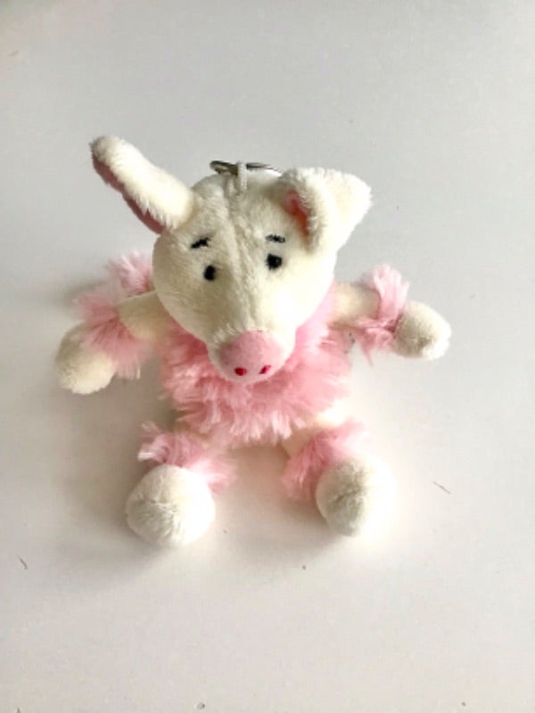 Porte clés peluche cochon crème et rose