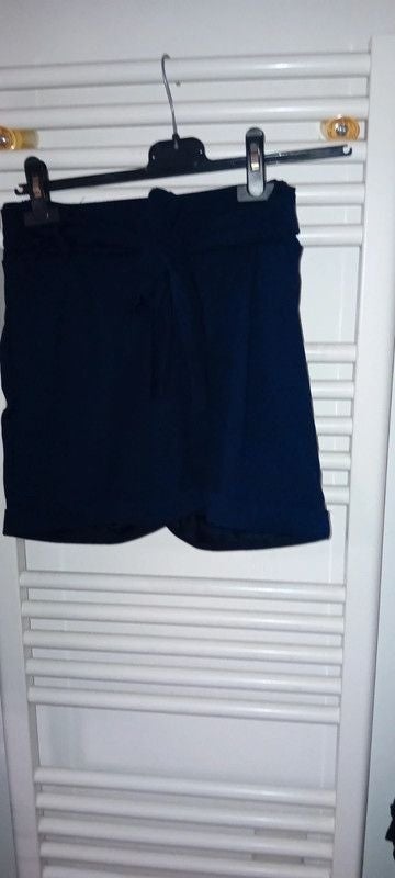 Short bleue marine