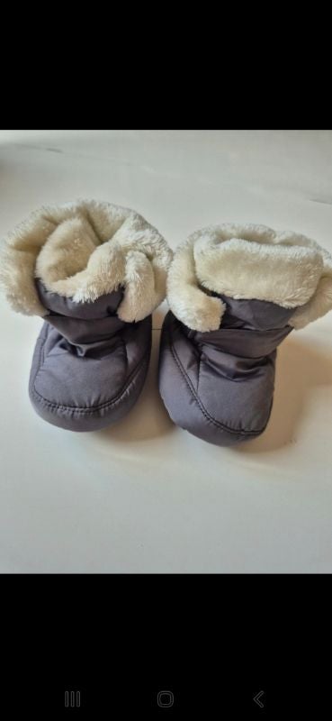 Chaussons fourrés bebe 6/12 mois gris