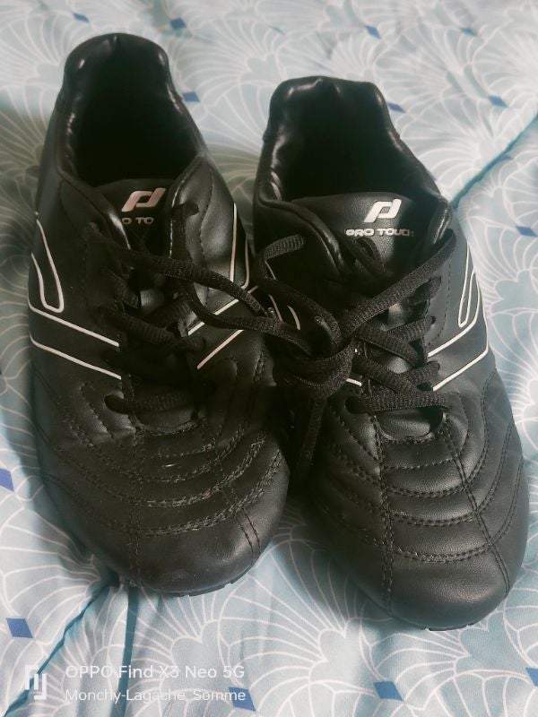 Basket de football à crampon pro touch pointure 34 à 4€ -55% dès 2 achetés