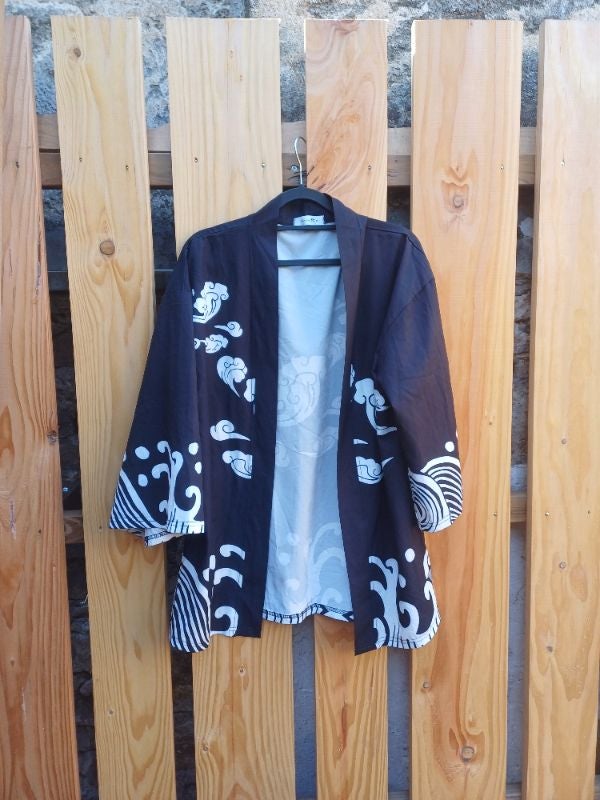 Superbe veste kimono bleue marine Charmkpr
