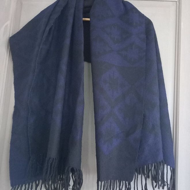 cache nez bleu noir