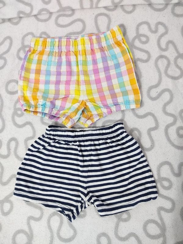 Lot 2 shorts d'été 9 mois