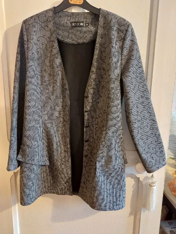 Veste grise et noir