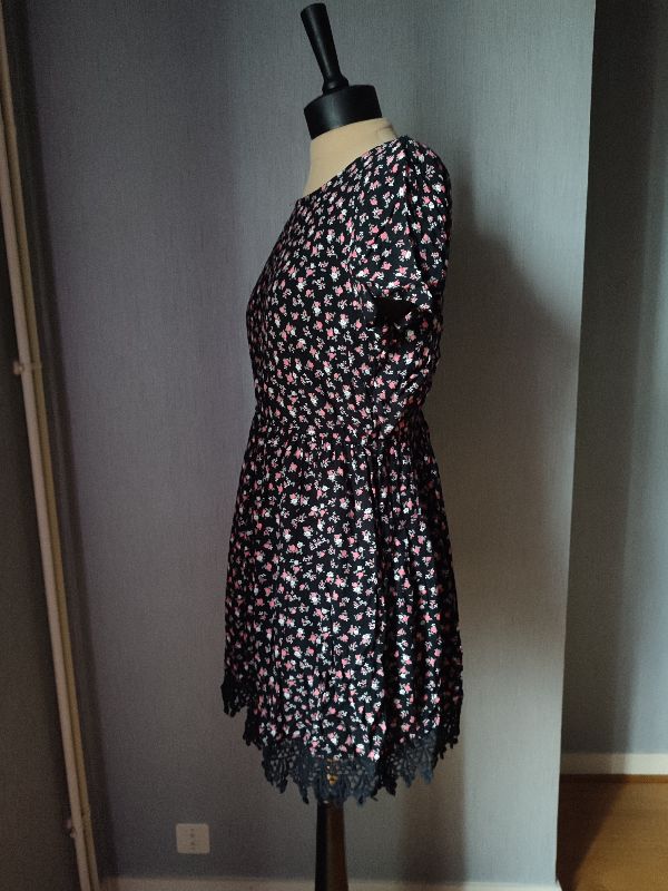 Robe fleurie dentelle Jennyfer TL