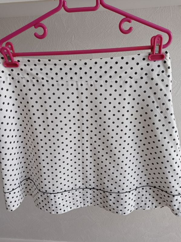 JUPE GEMO Blanche à pois Noirs.