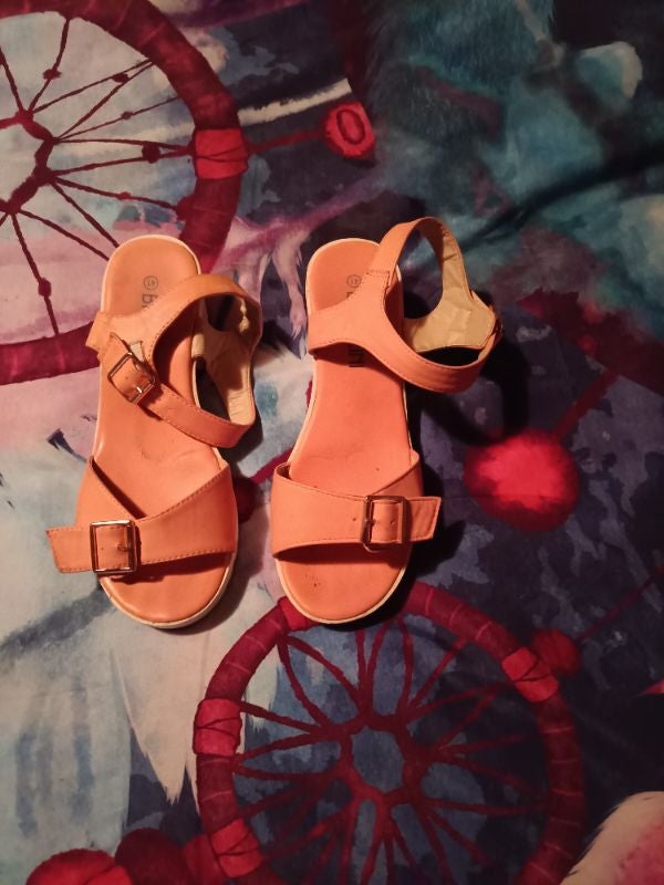 Nu-pieds à talons