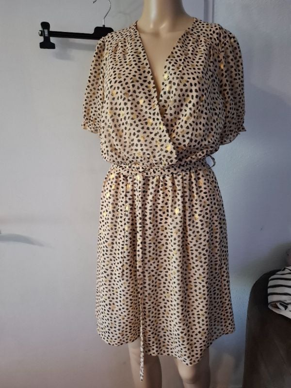 Robe dress vestido papillonne taille 36 en très bon état