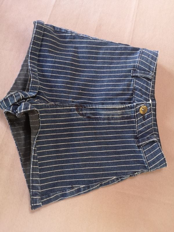 Short bleu à rayure