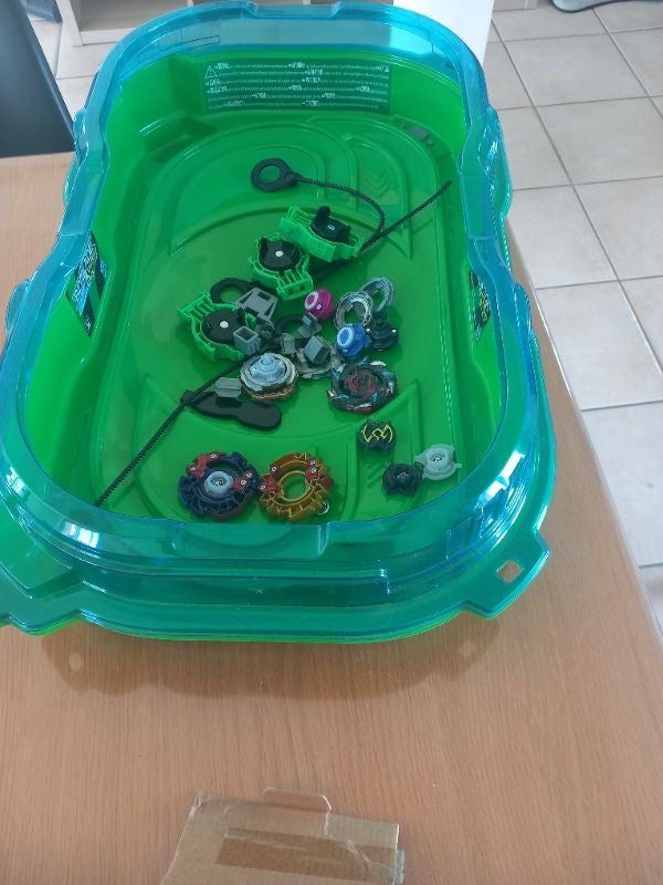 Arène + 4 toupies Beyblade