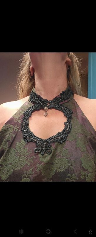 Magnifique robe de soirée bijou. Steppin'Out.