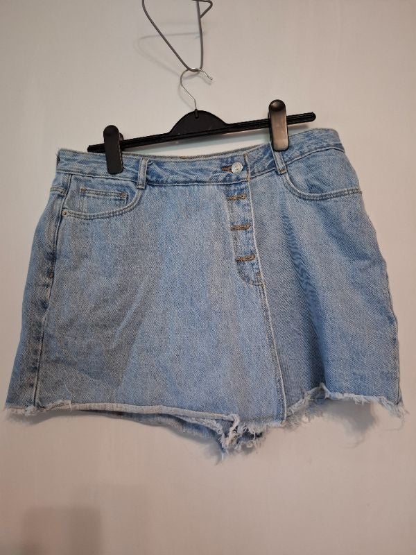 Jupe short kiabi taille 42 en très bon état