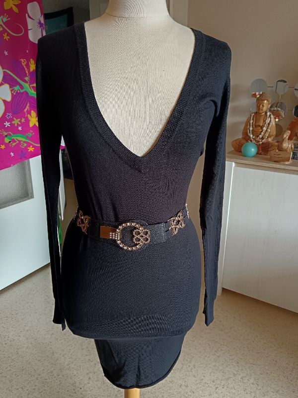 Robe noir col plongeant S neuf